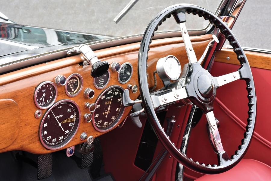 Панель приборов Talbot-Lago T23 Mayor Cabriolet 1938 года  (фото 6 из 18)